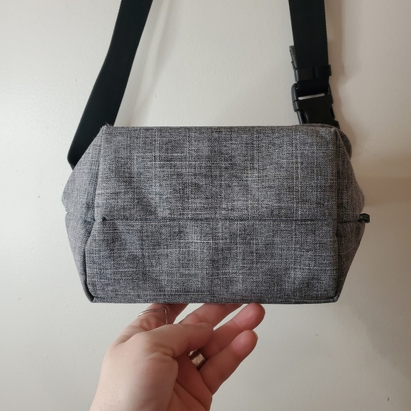 Herschel Classic Canvas Messenger Bag Black Grey White - Picture 5 of 16